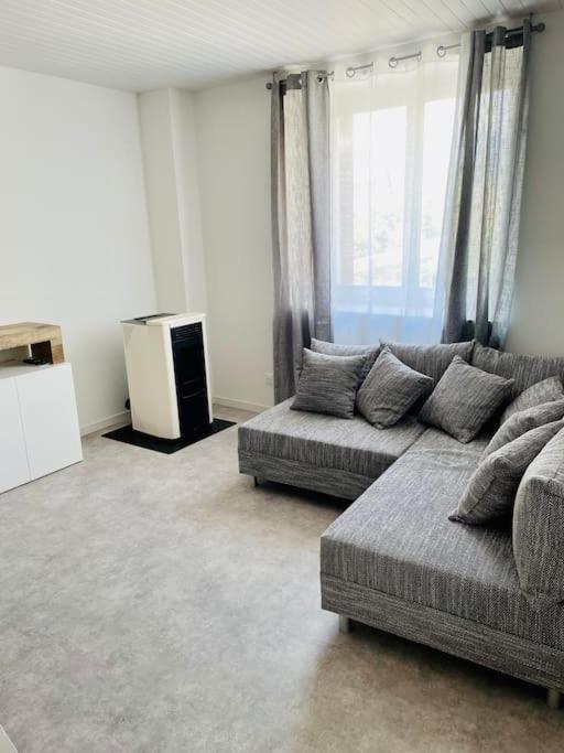 Agreable Maison De Village Avec Balcon Roiffieux Kültér fotó